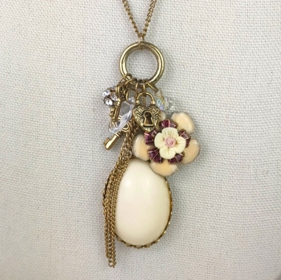 Vintage Cream Stone Enameled Flower Rhinestone Chain Fringe Pendant Necklace - Picture 3 of 8